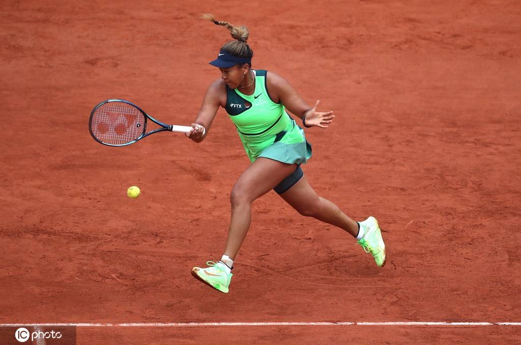 科维托娃遭遇五连败，独行侠教练面临压力！(独行侠诺维茨基雕像)